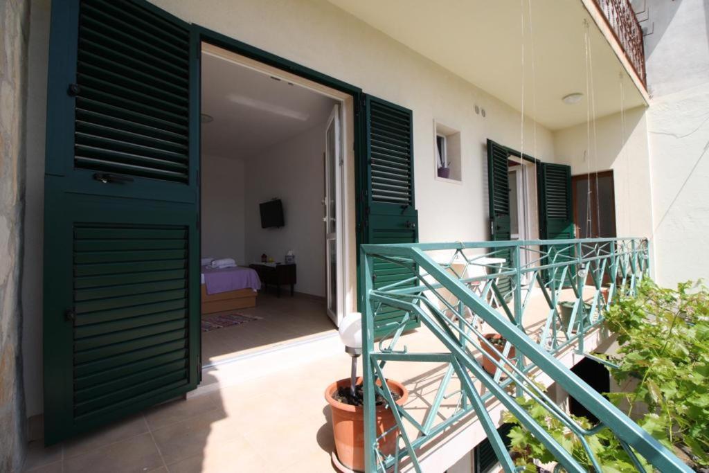 Privatna Soba Gita Apartment Sumartin Exterior photo